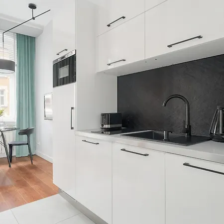 Kwiatowa Modern In The Center Of By Renters Lejlighed *